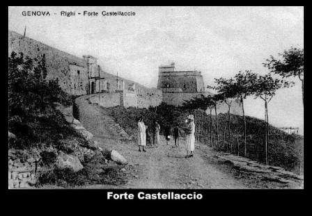 Si hanno le prime notizie certe di strutture di difesa in questo sito dal 1319,‭ ‬quando vi fu costruito dai Guelfi un castello con‭ “‬mura e fossi‭”,.....