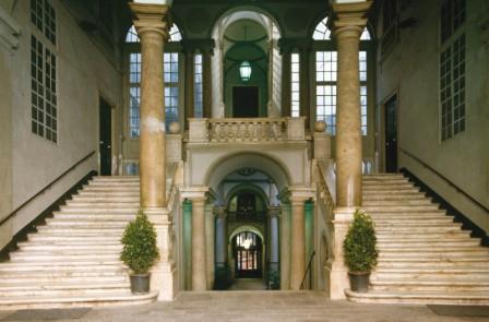Palazzo Doria Lamba si trova in Via Cairoli, centro storico di Genova, è tra i 42 palazzi dei Rolli di Genova Patrimonio dell'umanità dall'UNESCO nel 2006.